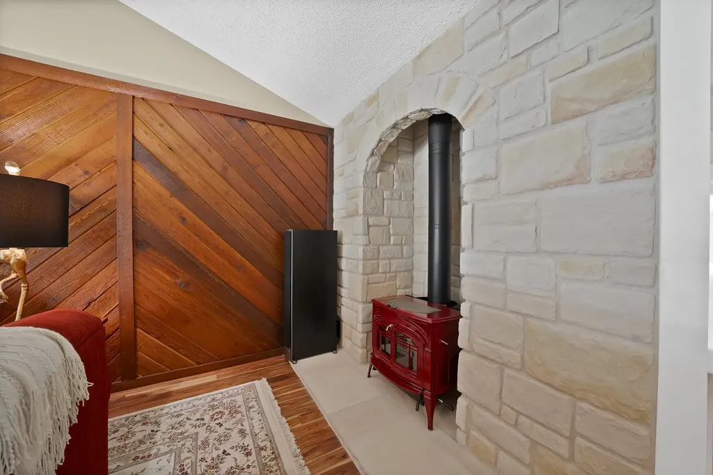 600 Mountain Laurel Lane Bedford TX 76021