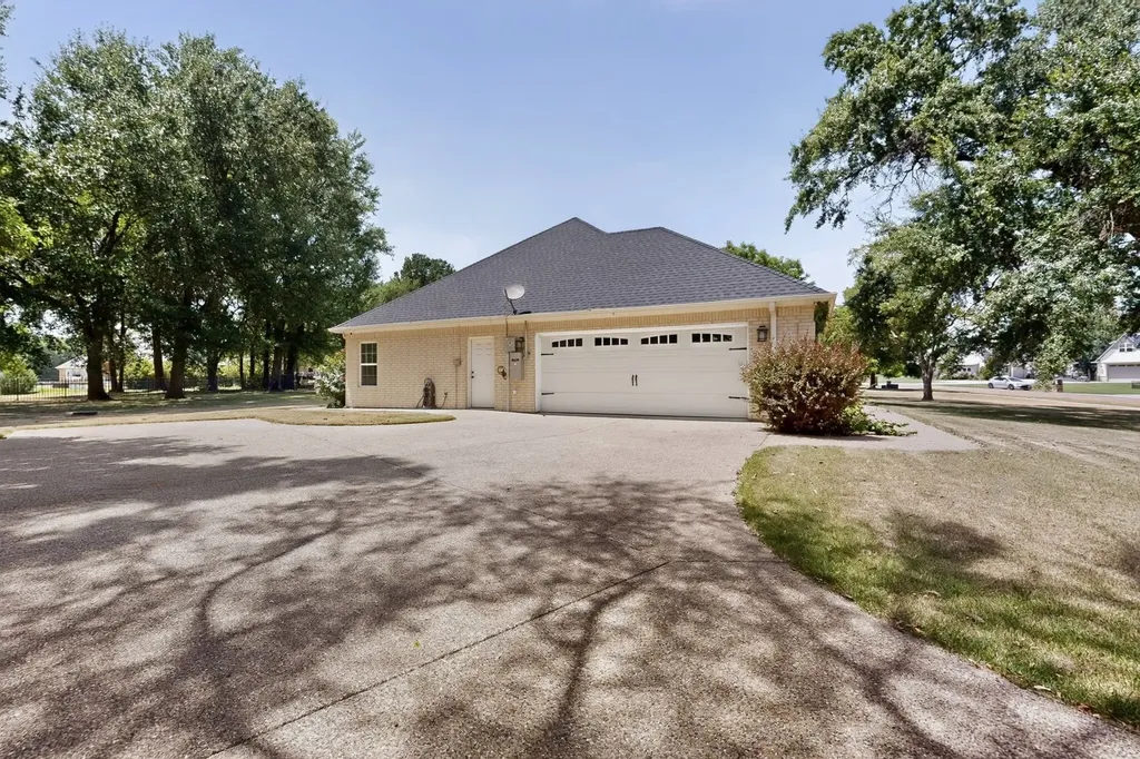 108 Cape Shore Drive Mabank TX 75143