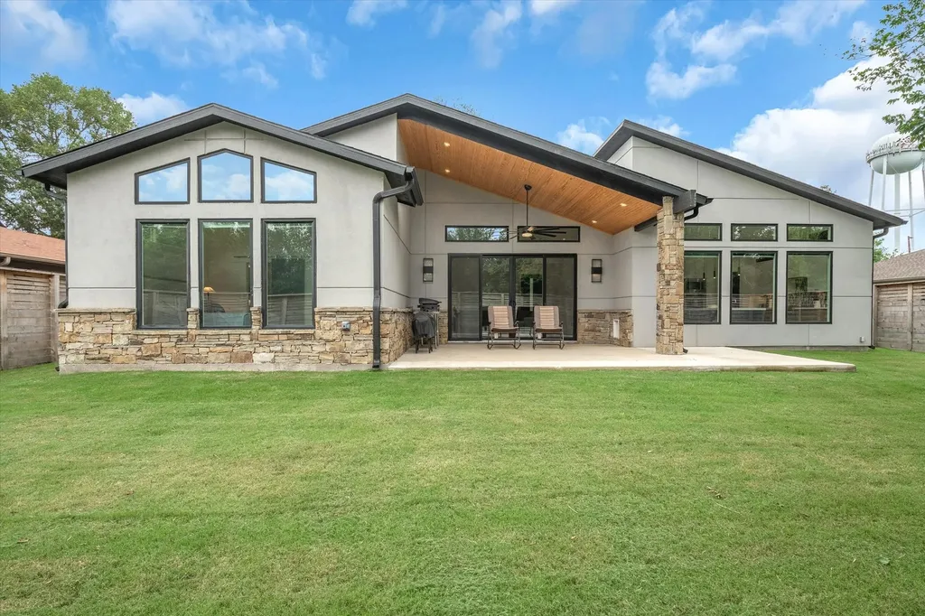 103 Juanita Avenue Wills Point TX 75169