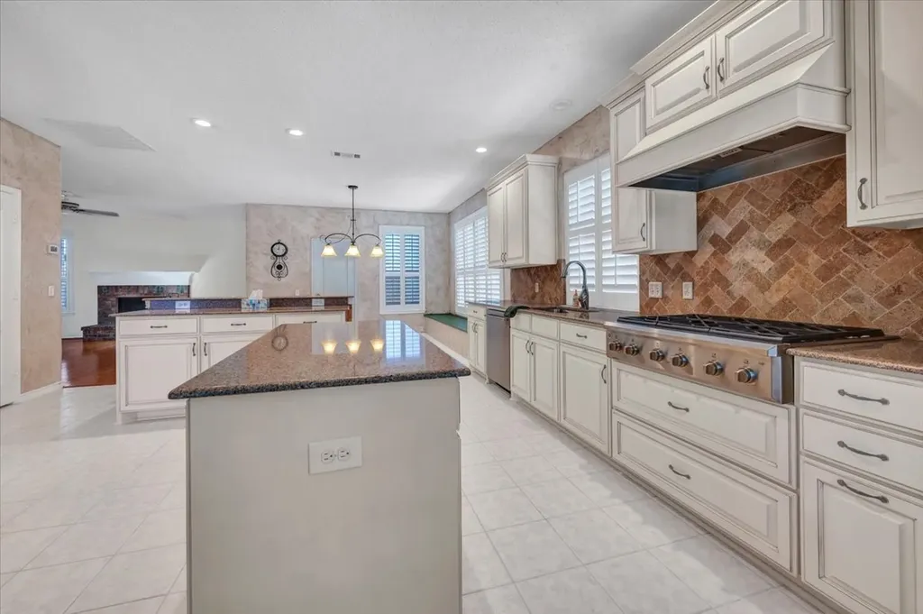 1300 Yellowstone Lane Carrollton TX 75006