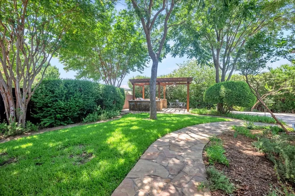 1300 Yellowstone Lane Carrollton TX 75006