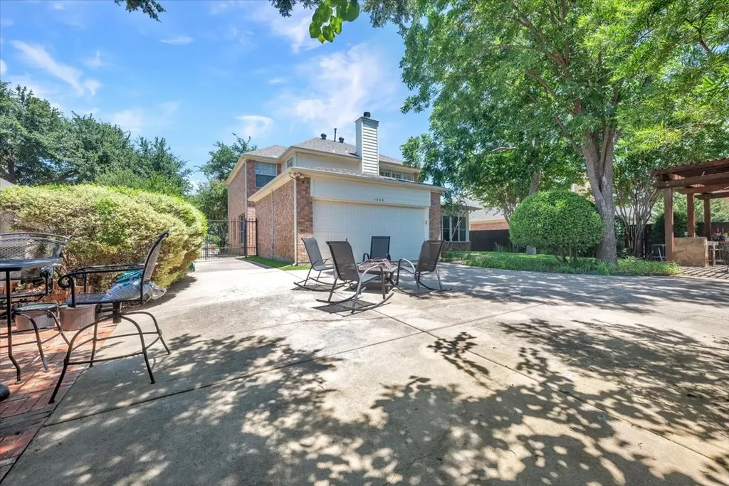 1300 Yellowstone Lane Carrollton TX 75006