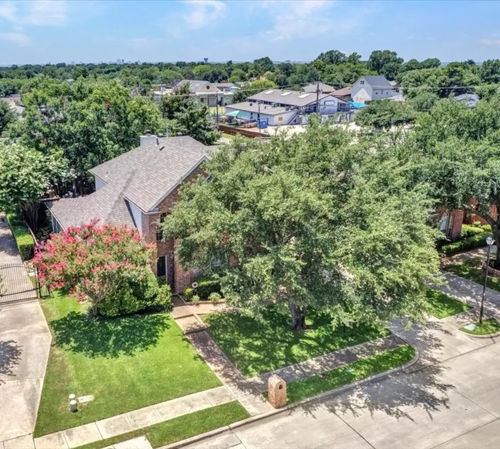 1300 Yellowstone Lane Carrollton TX 75006