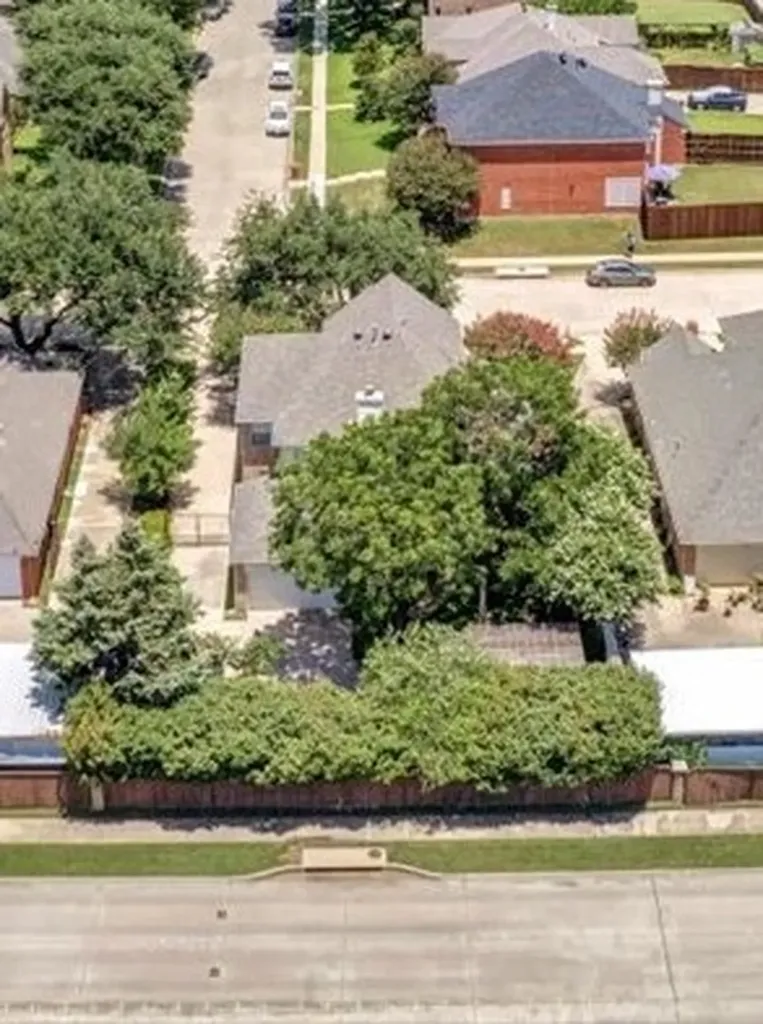 1300 Yellowstone Lane Carrollton TX 75006