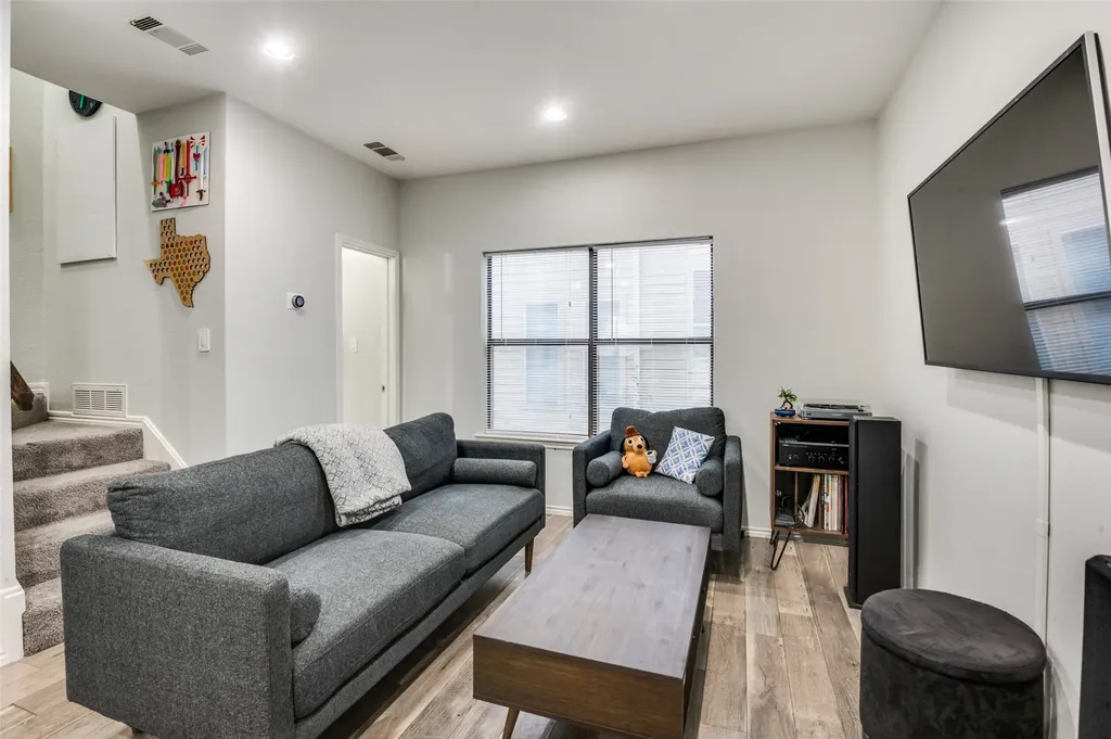 2728 Reagan Street Dallas TX 75219