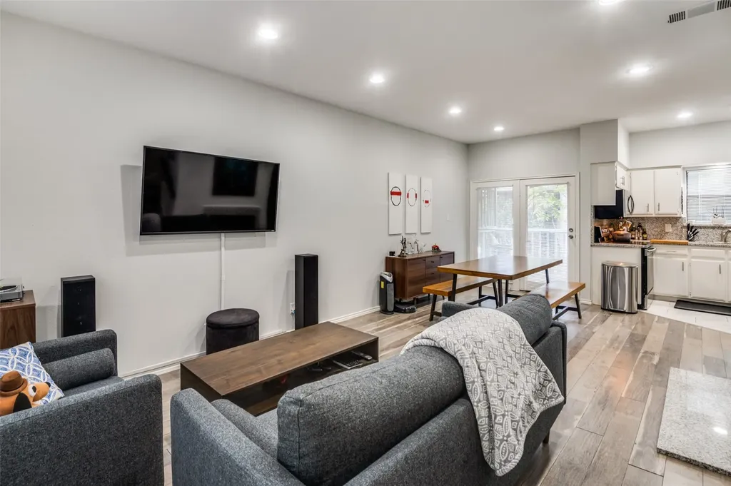 2728 Reagan Street Dallas TX 75219