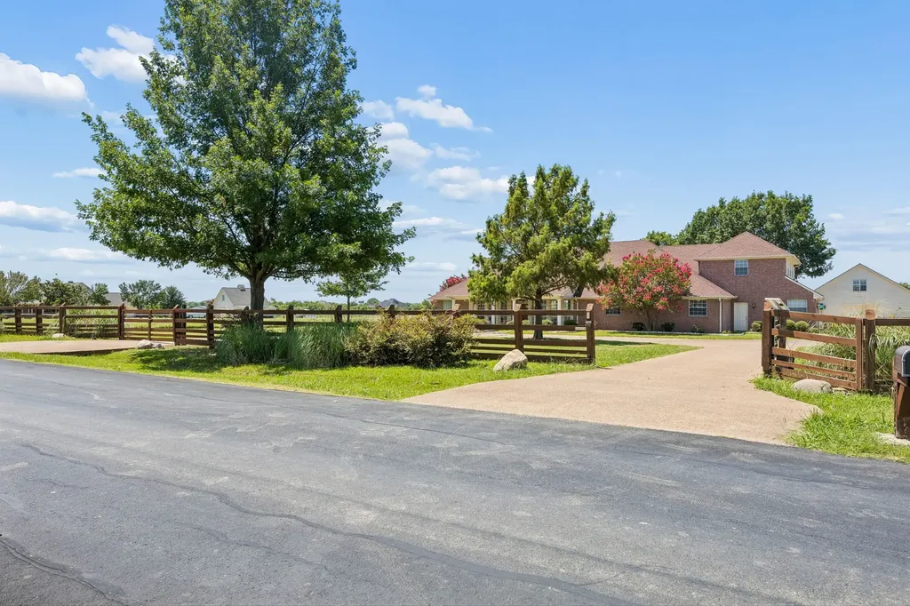 2176 English Road Rockwall TX 75032