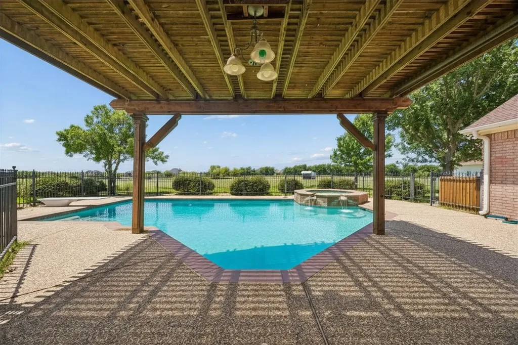 2176 English Road Rockwall TX 75032