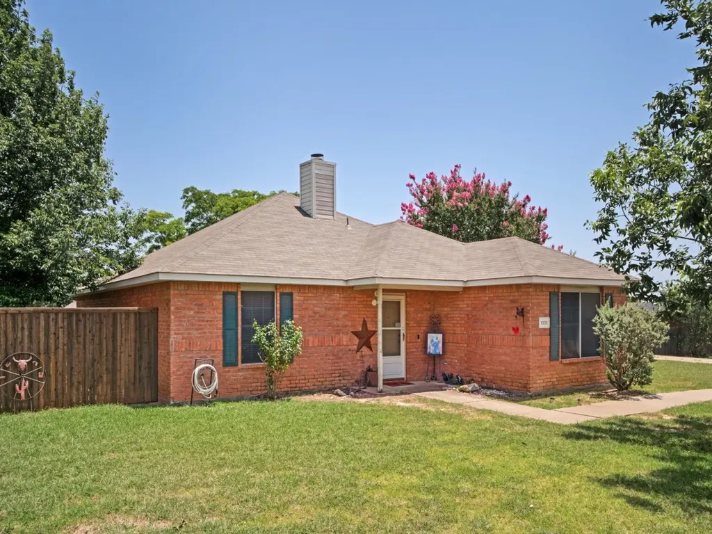 1036 Summit Drive Justin TX 76247