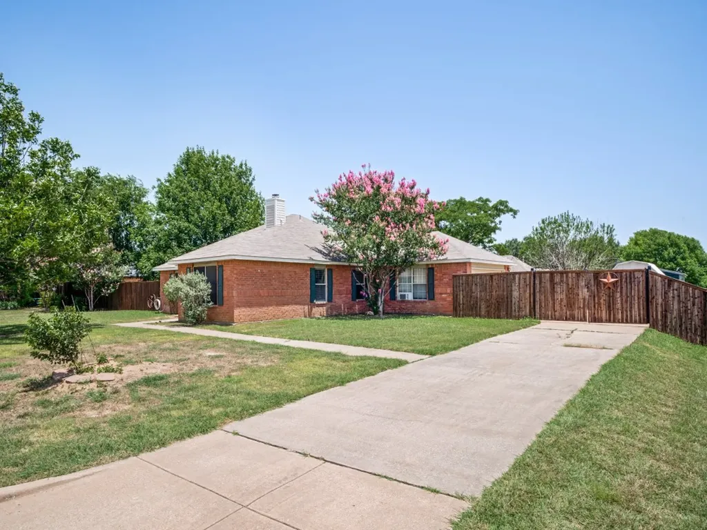 1036 Summit Drive Justin TX 76247