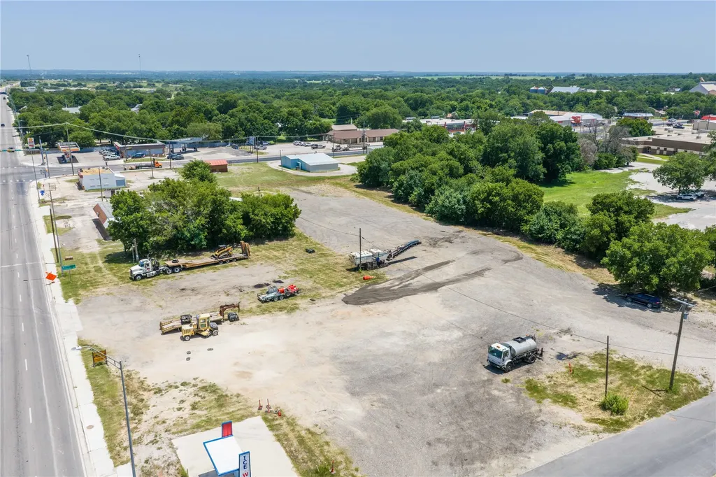 208 W Navarro Avenue De Leon TX 76444