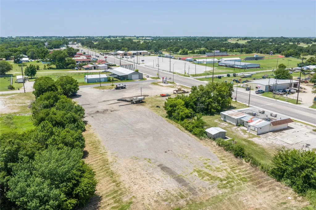 208 W Navarro Avenue De Leon TX 76444