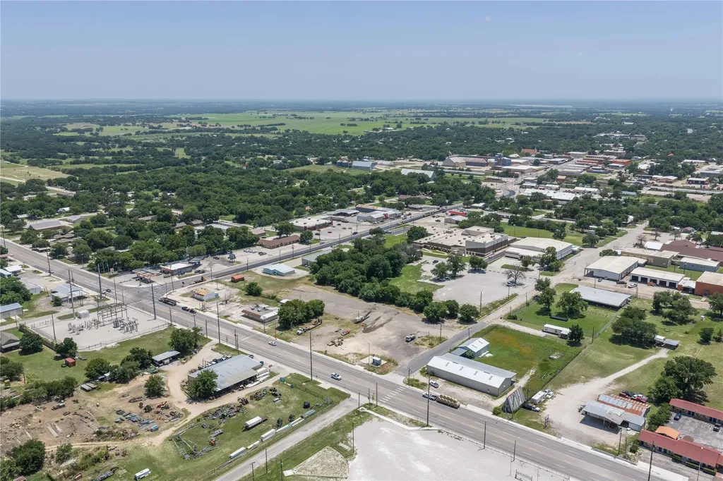 208 W Navarro Avenue De Leon TX 76444
