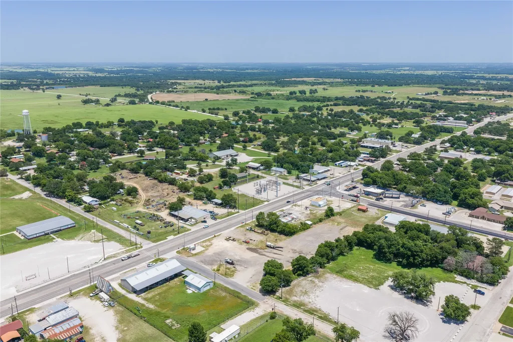 208 W Navarro Avenue De Leon TX 76444