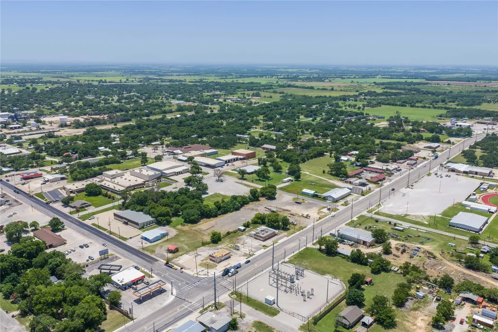 208 W Navarro Avenue De Leon TX 76444