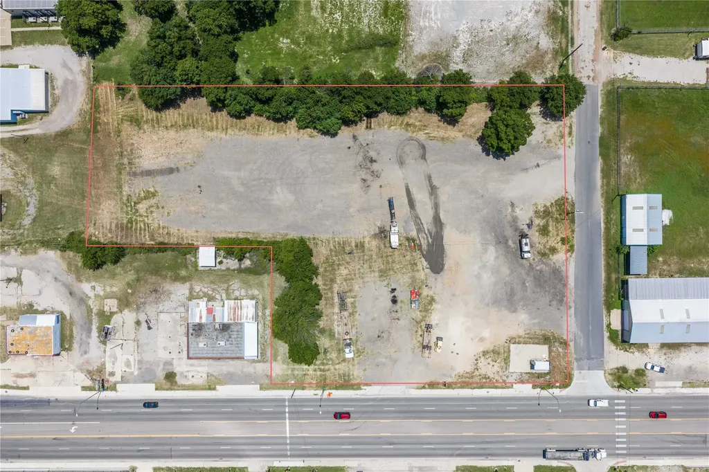 208 W Navarro Avenue De Leon TX 76444