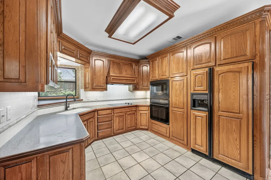 1207 Valley Trail Heath TX 75032