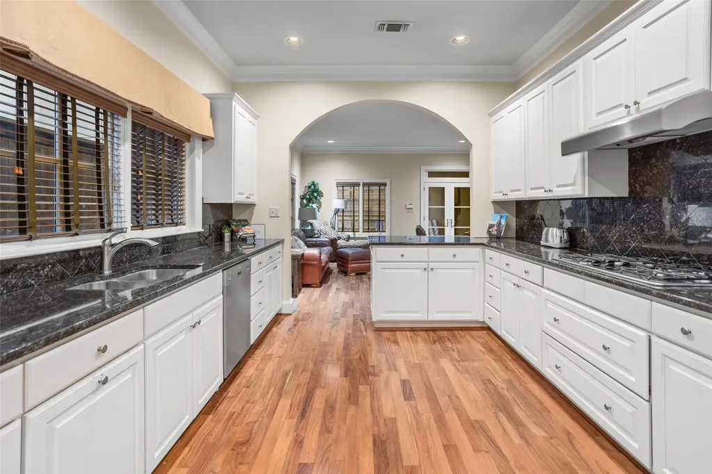 3637 Crestline Road Fort Worth TX 76107