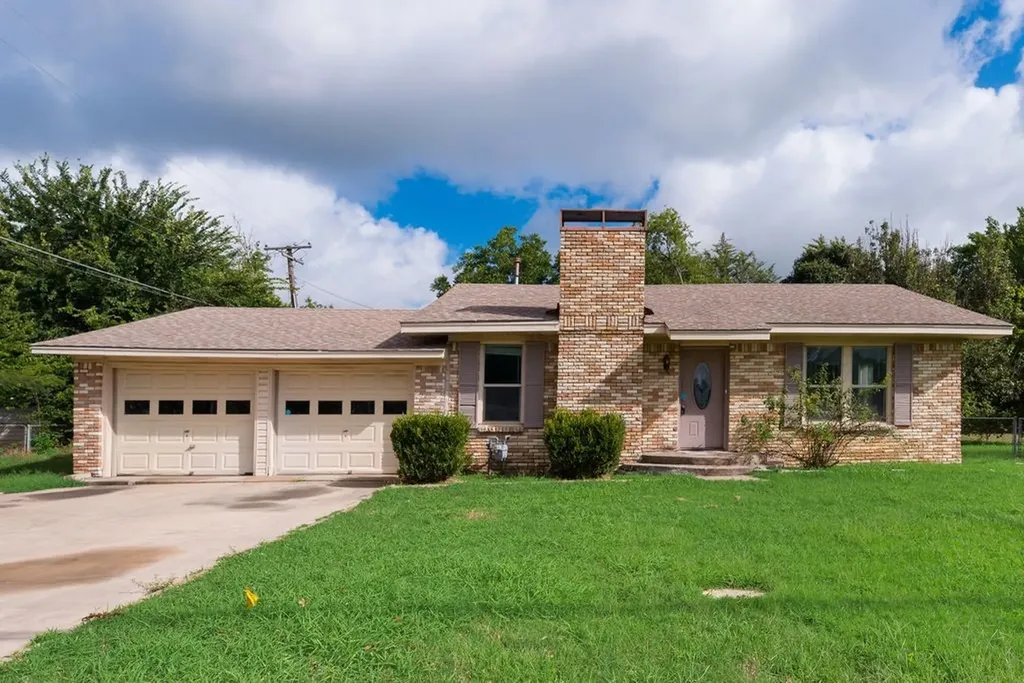 604 Casa Linda Street Ennis TX 75119