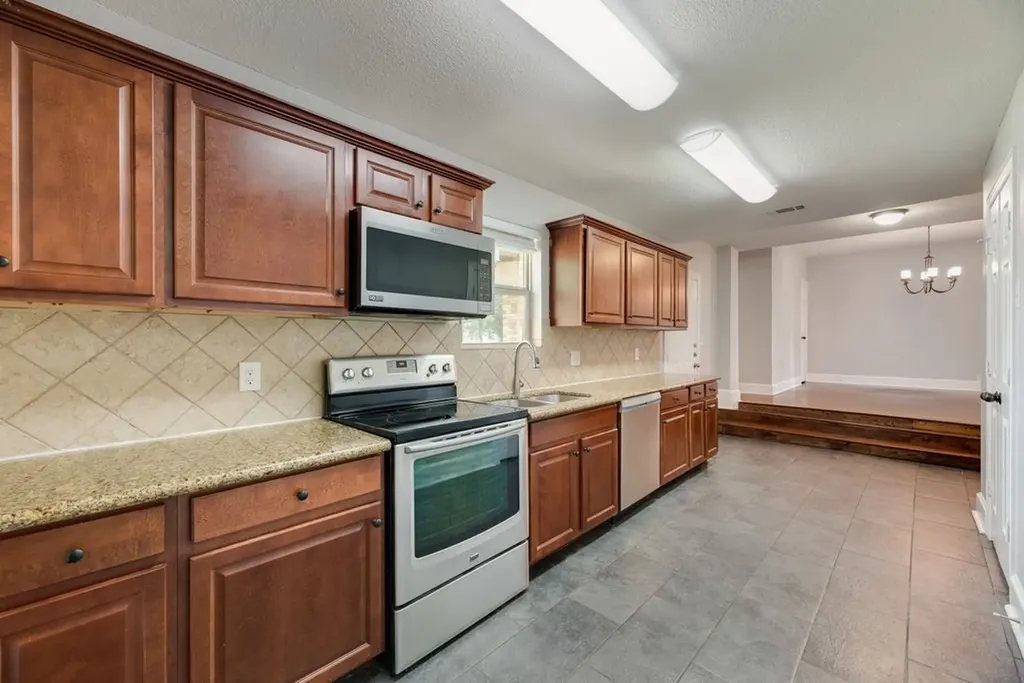 604 Casa Linda Street Ennis TX 75119