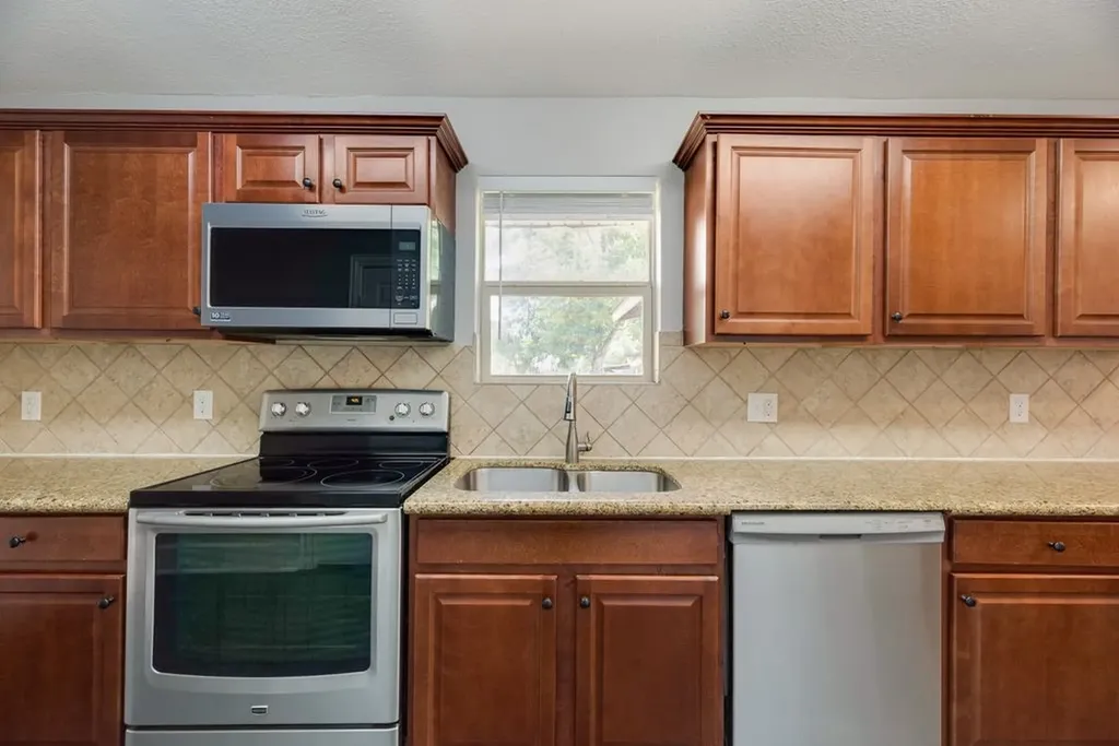 604 Casa Linda Street Ennis TX 75119
