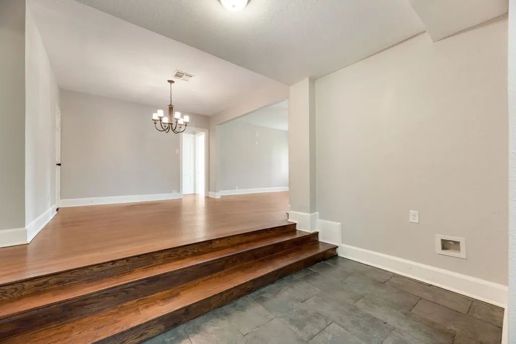 604 Casa Linda Street Ennis TX 75119