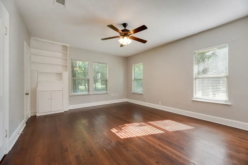 604 Casa Linda Street Ennis TX 75119