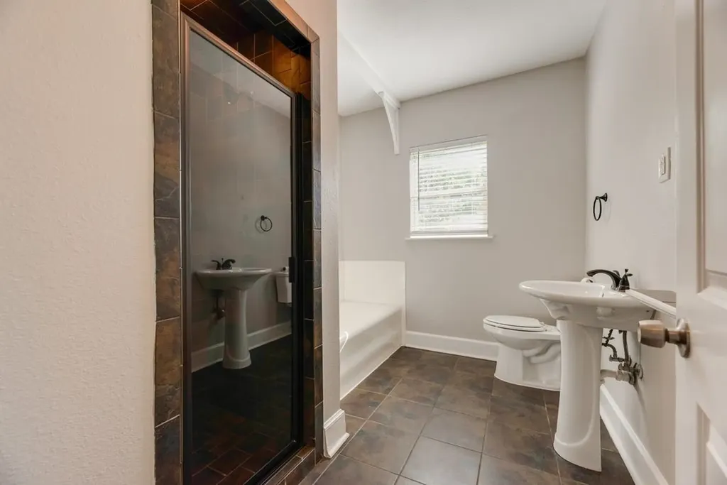 604 Casa Linda Street Ennis TX 75119