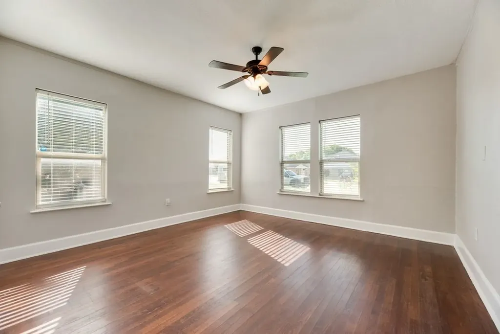 604 Casa Linda Street Ennis TX 75119