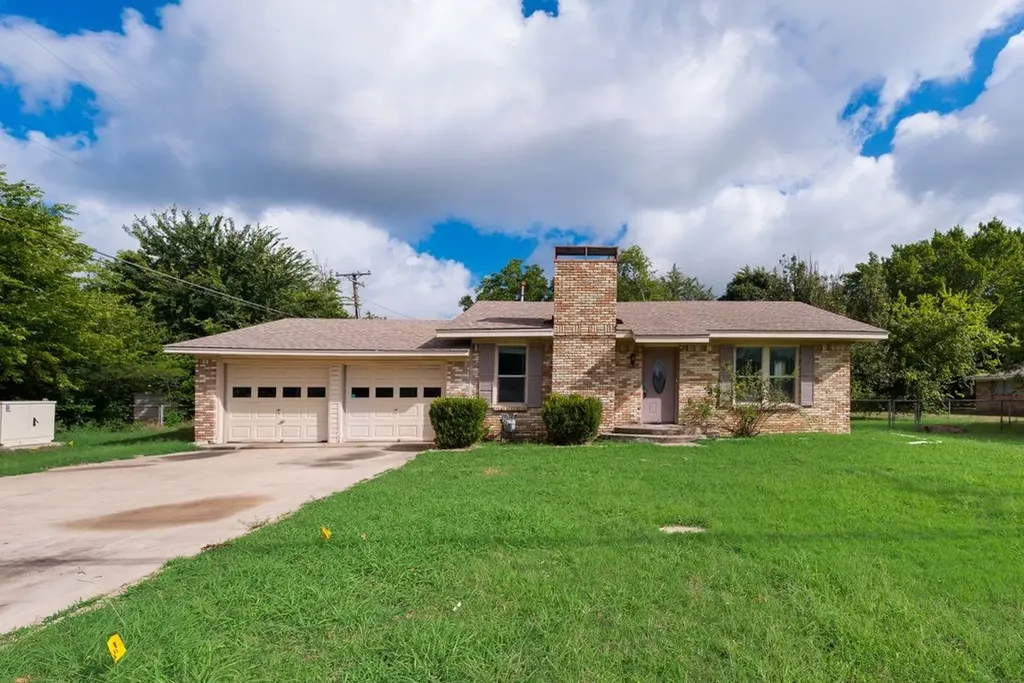 604 Casa Linda Street Ennis TX 75119