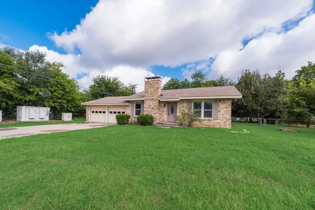 604 Casa Linda Street Ennis TX 75119