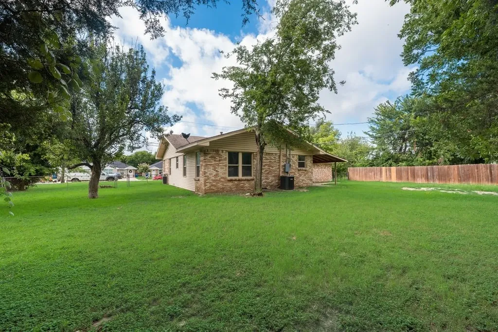 604 Casa Linda Street Ennis TX 75119