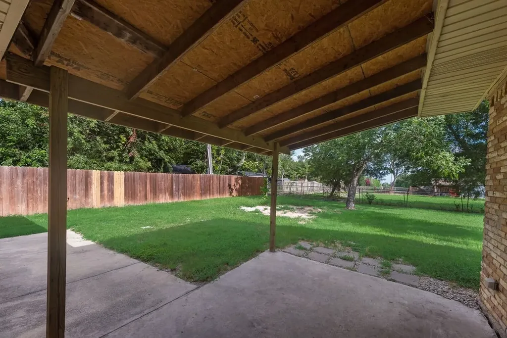 604 Casa Linda Street Ennis TX 75119