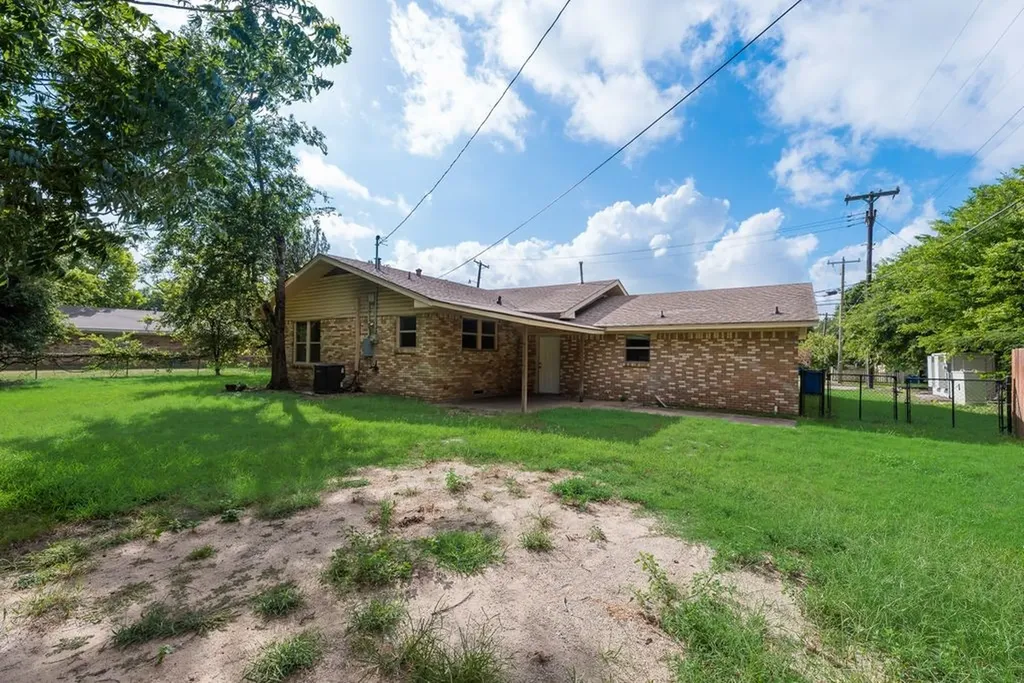 604 Casa Linda Street Ennis TX 75119