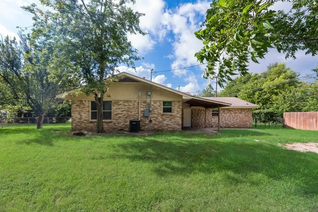 604 Casa Linda Street Ennis TX 75119
