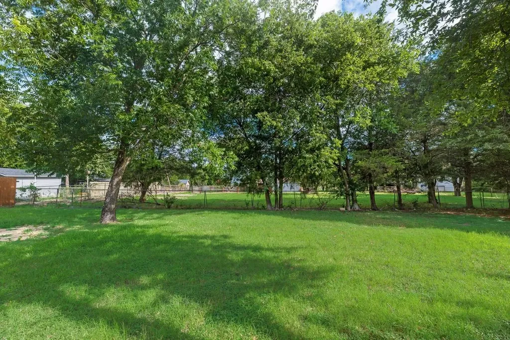 604 Casa Linda Street Ennis TX 75119