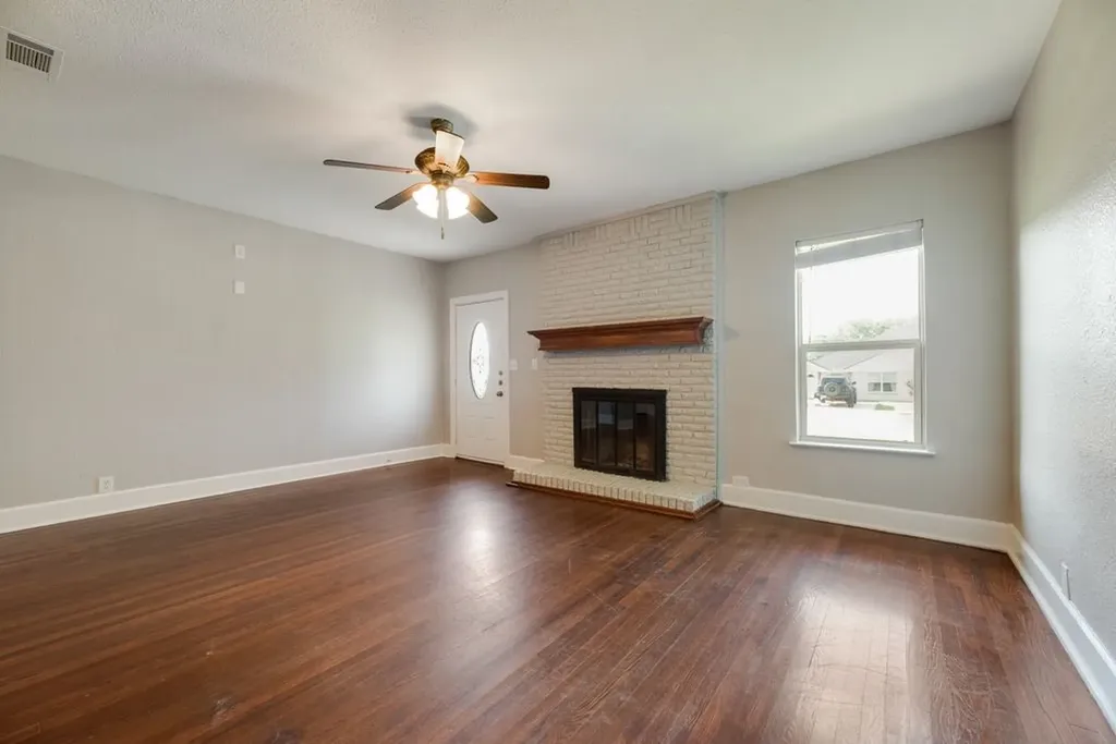 604 Casa Linda Street Ennis TX 75119