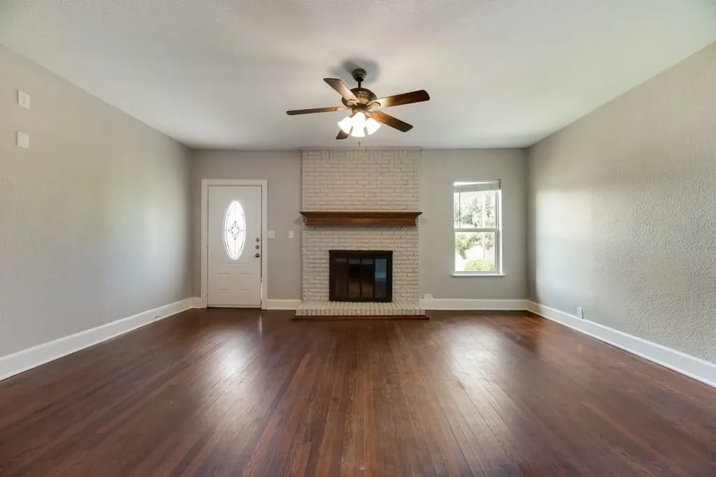 604 Casa Linda Street Ennis TX 75119