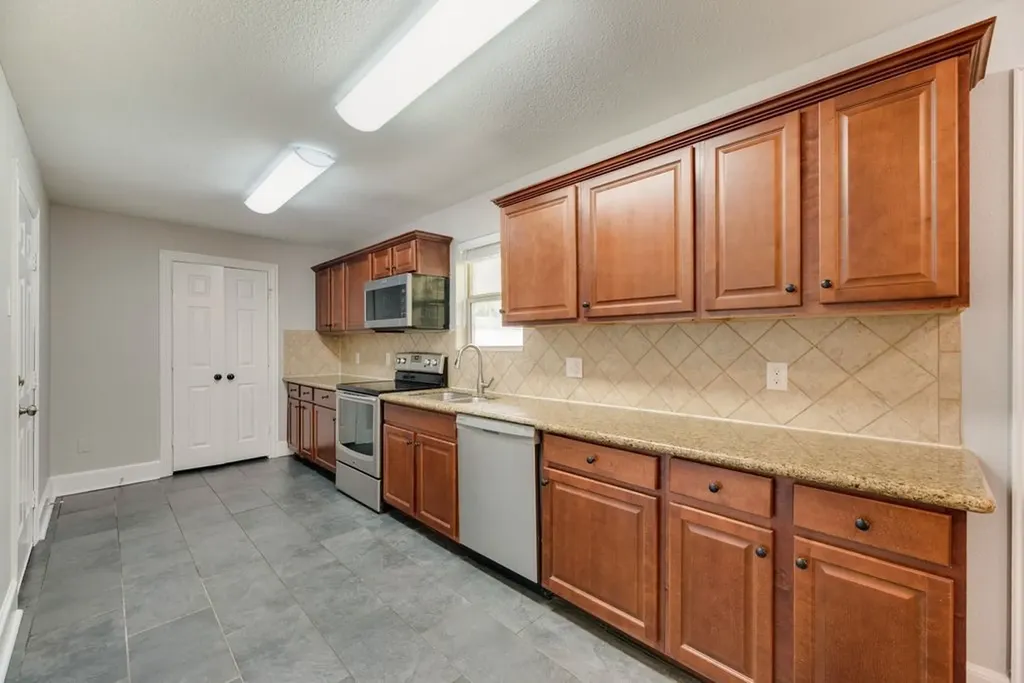 604 Casa Linda Street Ennis TX 75119