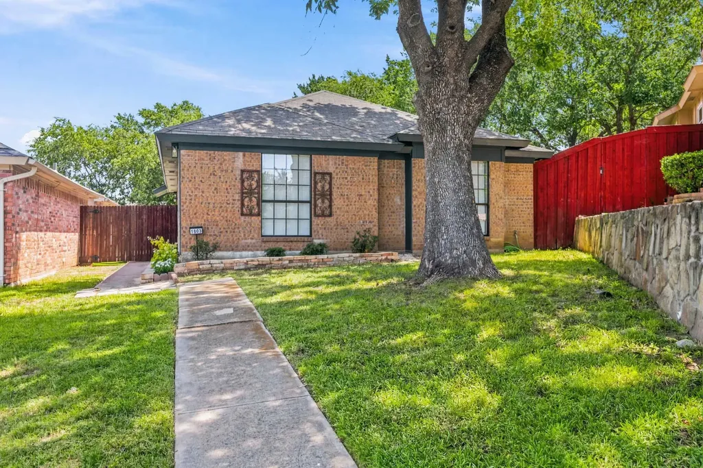 1803 Sherwood Place Carrollton TX 75006