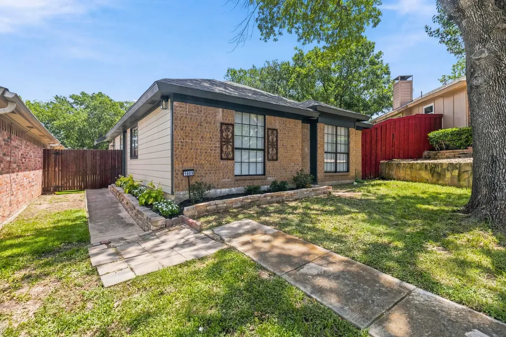 1803 Sherwood Place Carrollton TX 75006