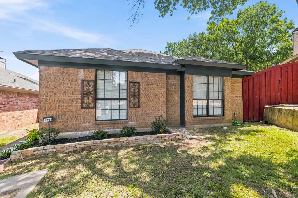 1803 Sherwood Place Carrollton TX 75006