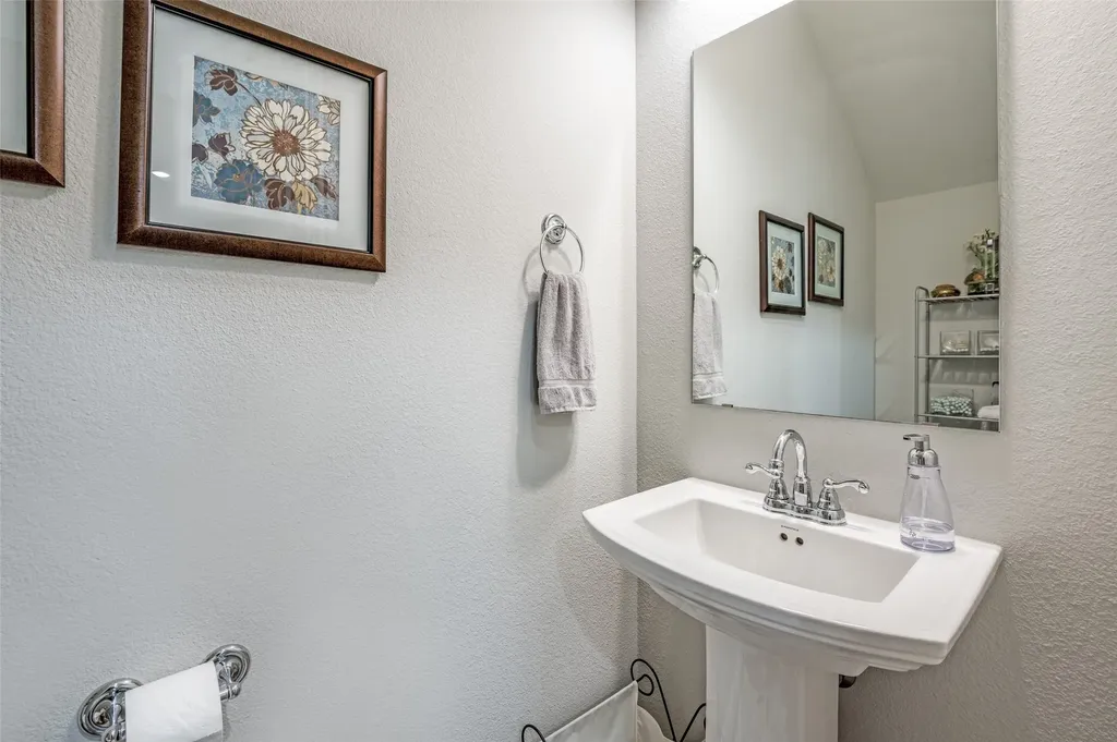 1560 Windermere Way Farmers Branch TX 75234