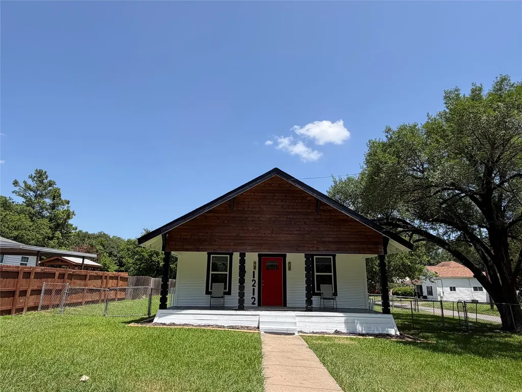 1212 Earl Street Commerce TX 75428