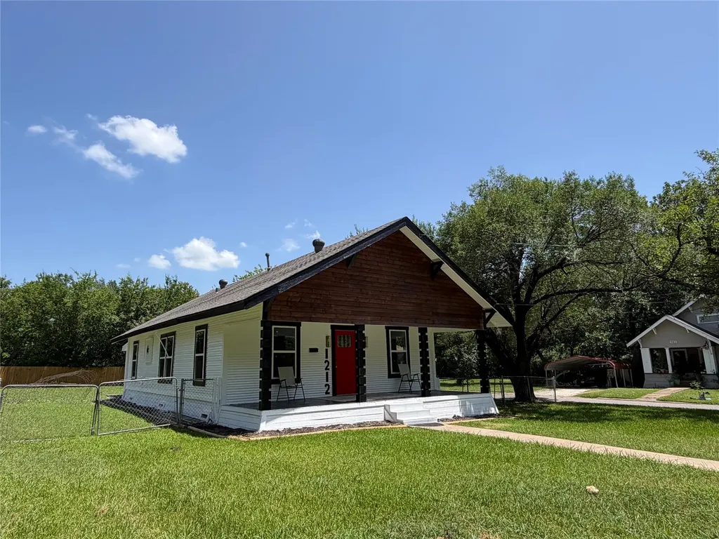 1212 Earl Street Commerce TX 75428