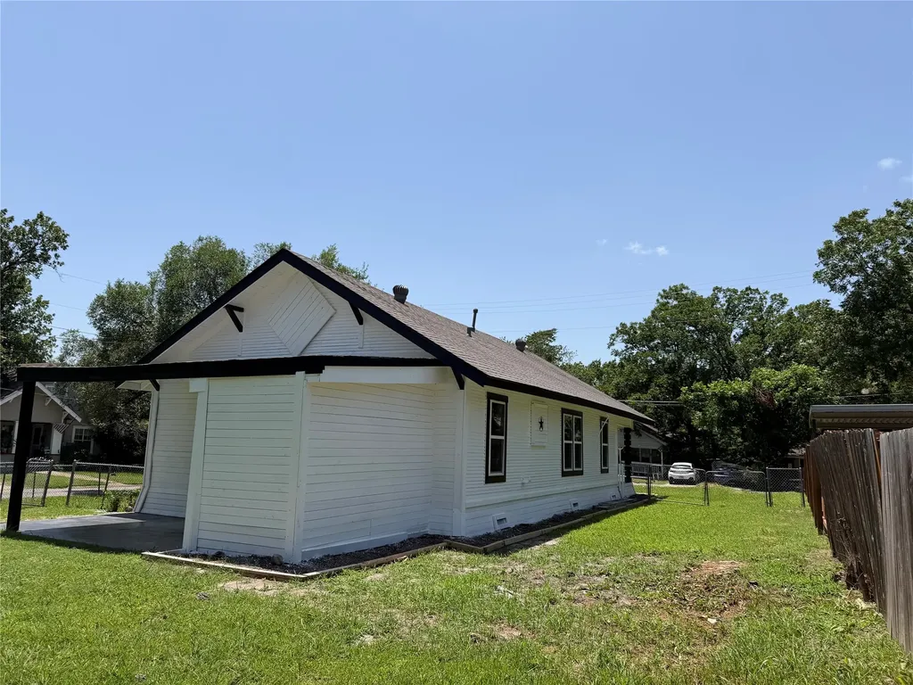 1212 Earl Street Commerce TX 75428