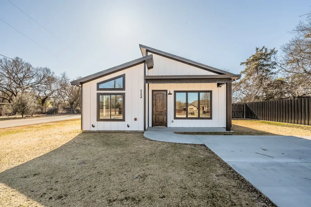 112 Stevens Street Bridgeport TX 76426