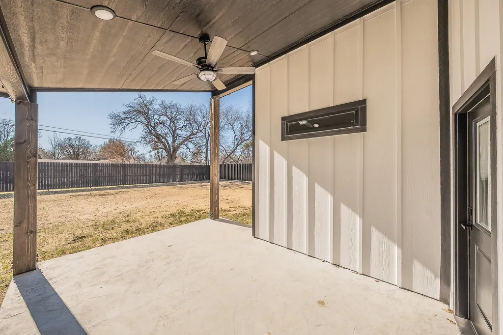 112 Stevens Street Bridgeport TX 76426