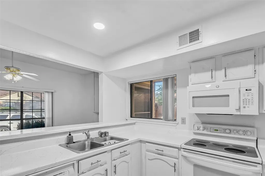 2440 Sunflower Drive Arlington TX 76014