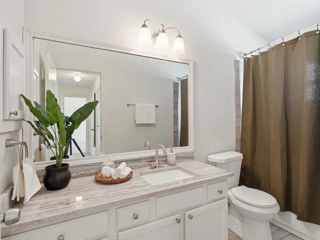 6205 Fernwood Drive Arlington TX 76001